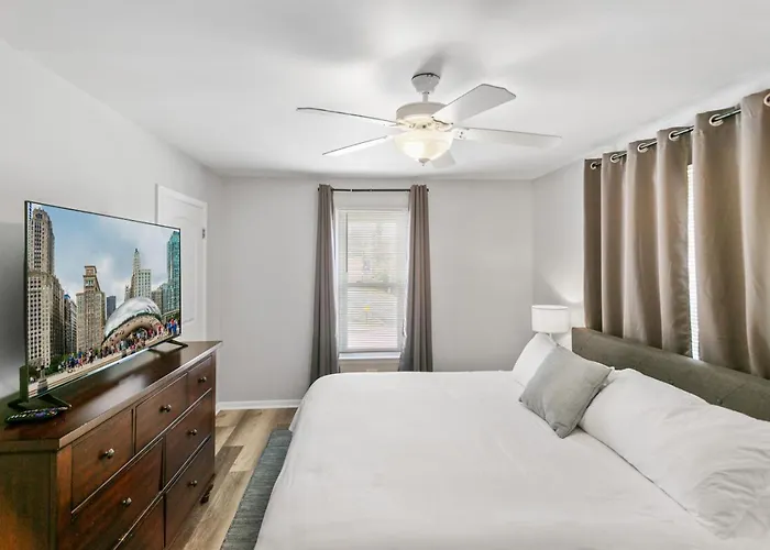 Modern New Just A Half Mile To Dt *