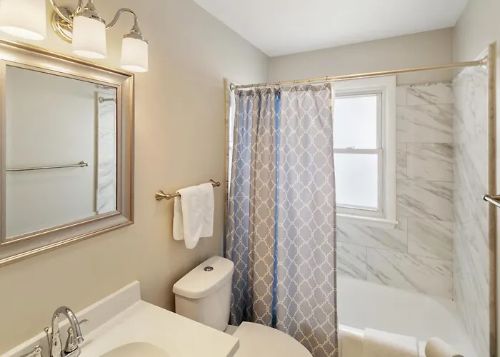 Apartment Modern New Just A Half Mile To Dt Libertyville