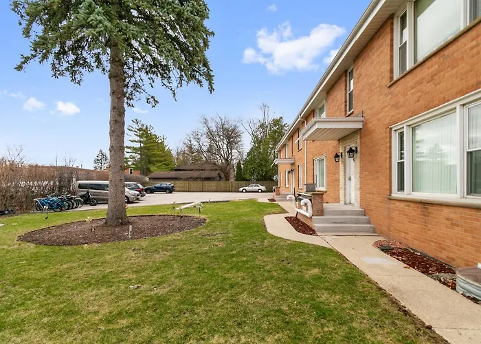 Modern New Just A Half Mile To Dt Libertyville